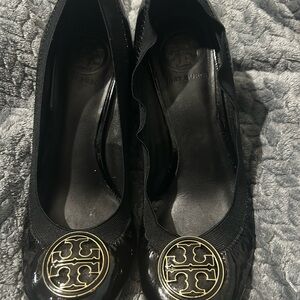 Tory Burch Black Patent Logo Round-Toe Flats